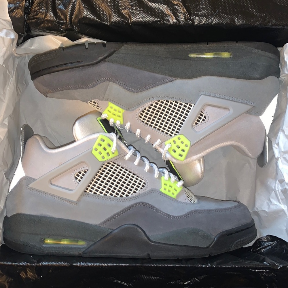 Jordan 4 SE Neon 95 Size 12